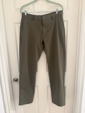 Quince Men’s ProTech Golf Pants / Faded Cargo Green 34/32
